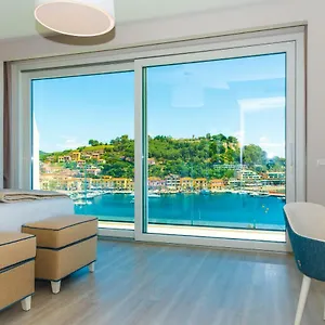 Plaza Porto Azzurro